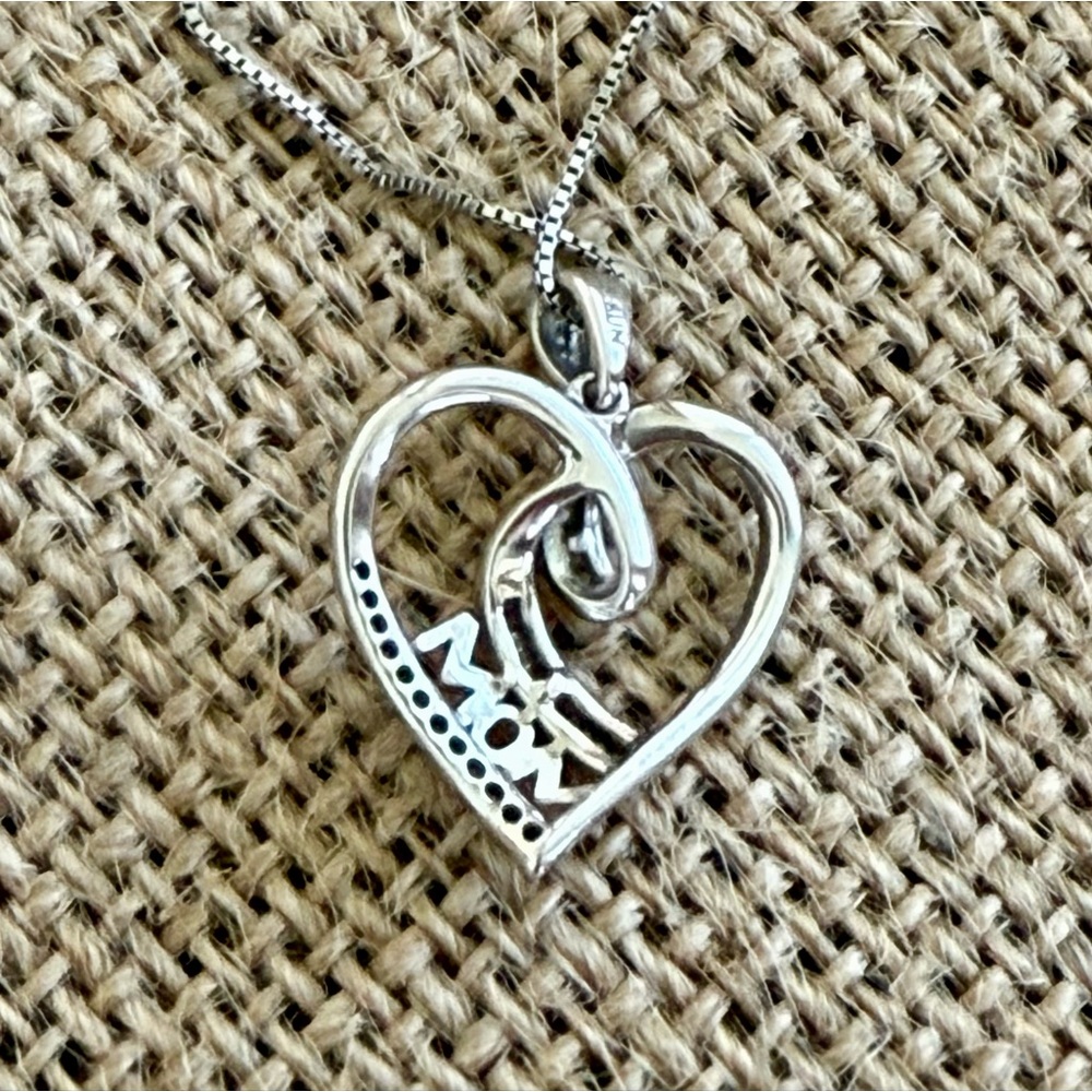 Like New Sterling Silver 925 Necklace with Mom Heart Pendant - Picture 4 of 6